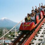 ジェットコースターに乗っている人をAIで作ったイメージ画像